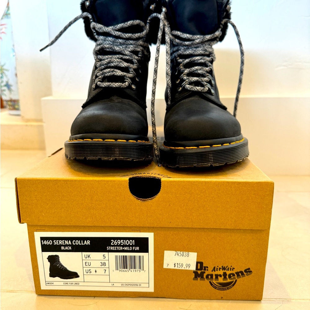 Dr. Martens Serena Collar (rare find) Milo fur collar.